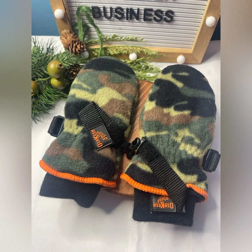 Keep little hands warm all winter long with these OshKosh B’gosh kids’ fleece